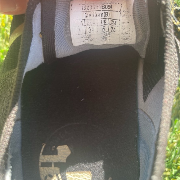 Women’s Brooks Levitate 4 Victory Edition Running Shoes sz 7 - Picture 7 of 8